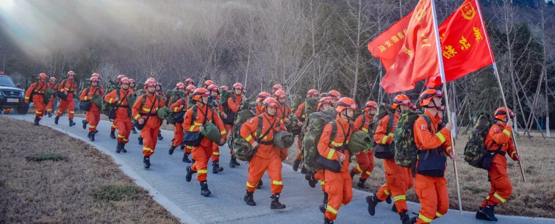 Xinjiang Forest Fire Brigade: เพิ่มความสามารถในการดับเพลิงอย่างครอบคลุมและมุ่งมั่นที่จะปลอมแปลงพลังของมีดดับเพลิง