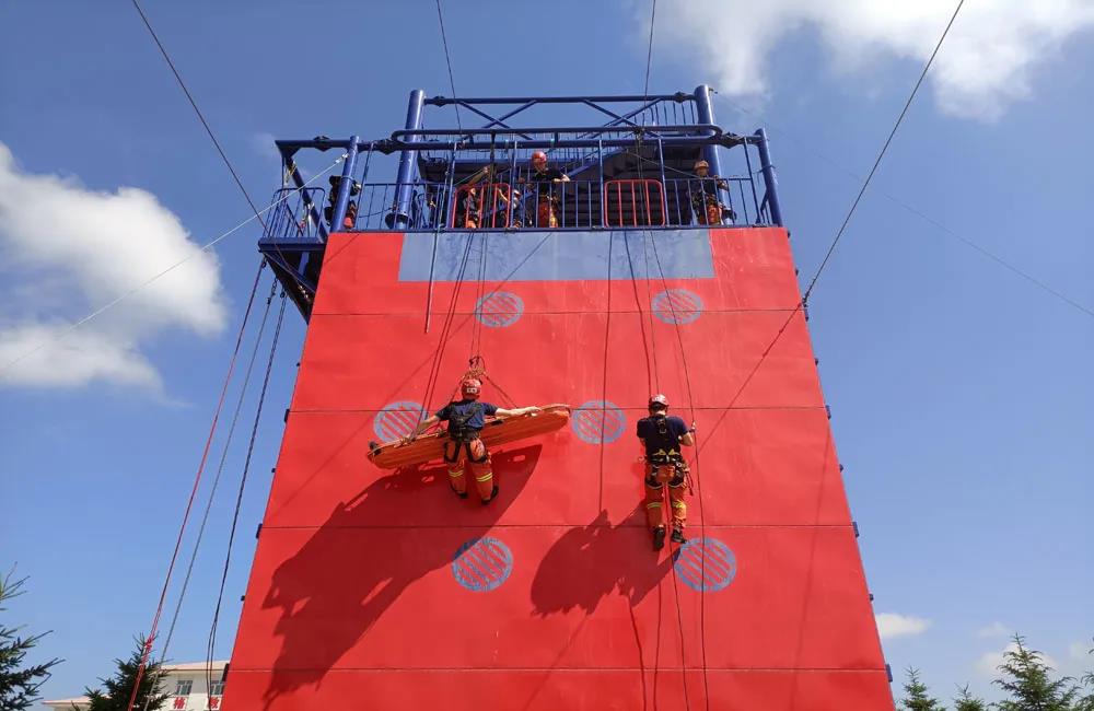 Forest fire protection to carry out high-altitude rope rescue training